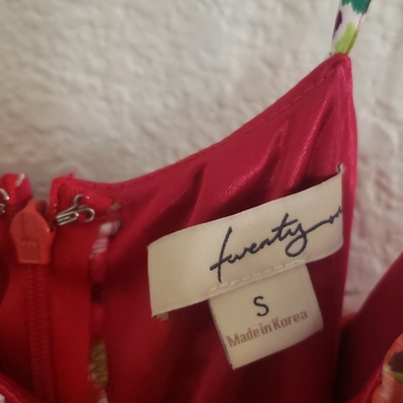 Dress - Picture 2 of 4